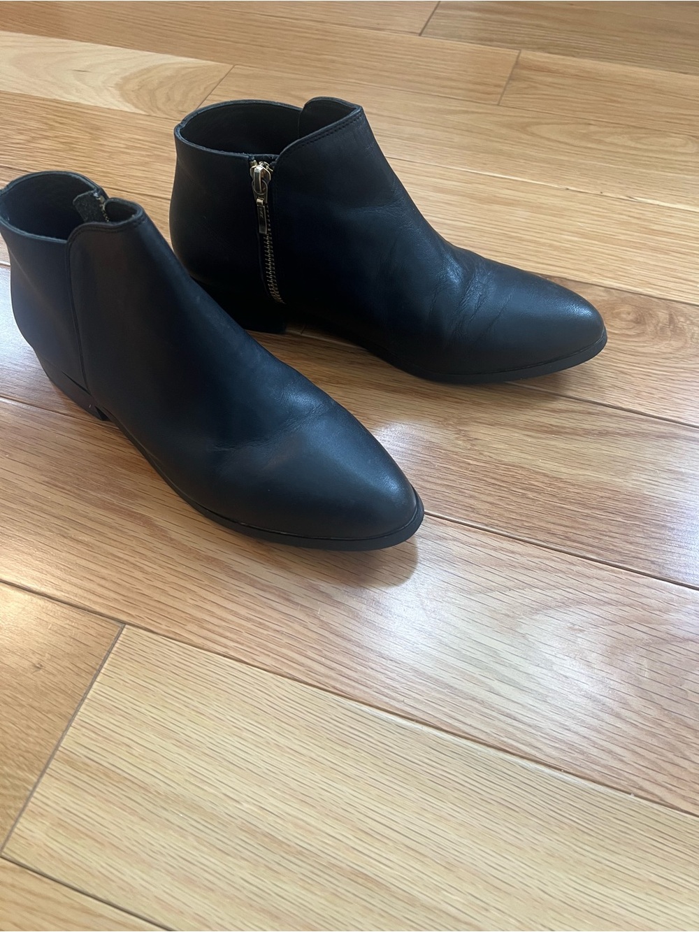 Nisolo Black Leather Ankle Booties with Side Zip